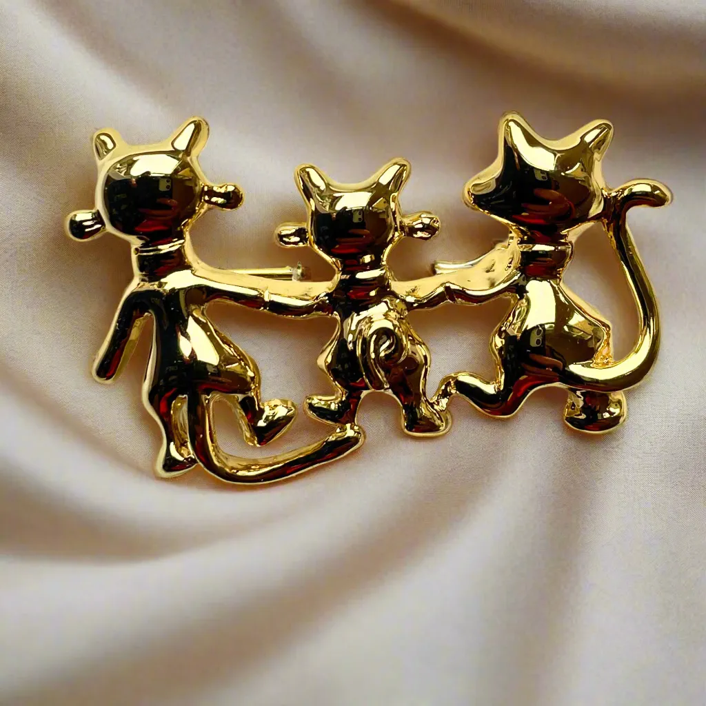 9K Gold Plated Cat Family Brooch – 4cm x 2.5cm | Cute & Elegant Feline Pin