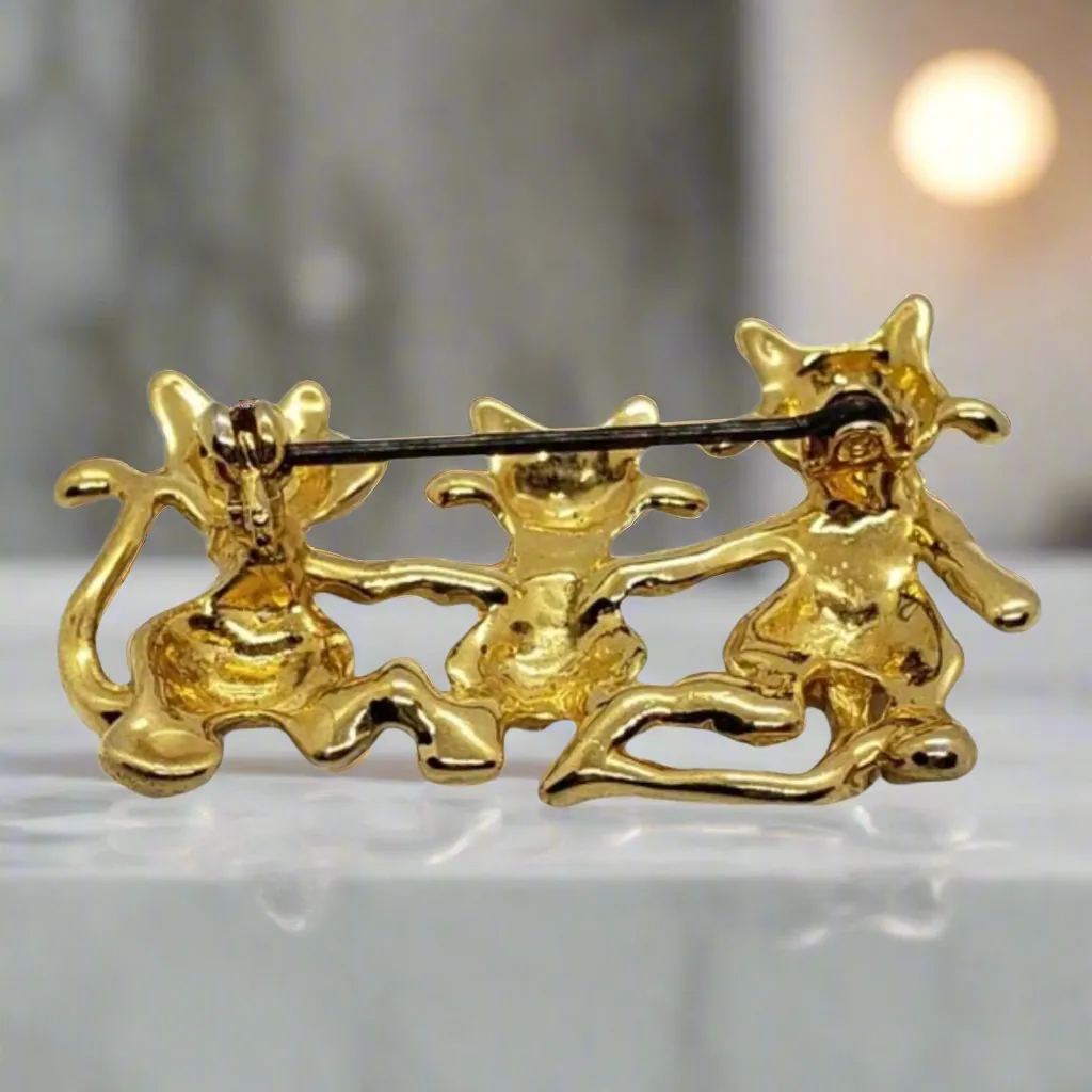 9K Gold Plated Cat Family Brooch – 4cm x 2.5cm | Cute & Elegant Feline Pin
