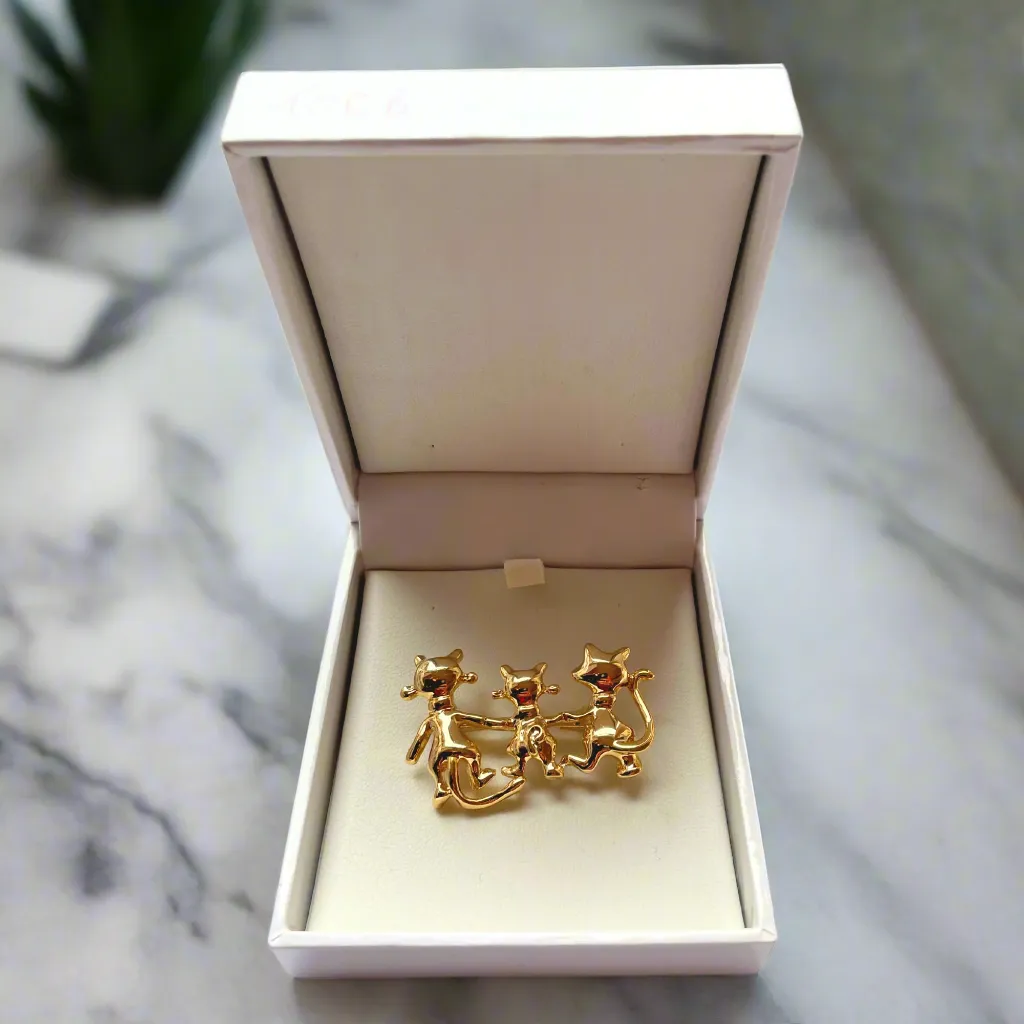 9K Gold Plated Cat Family Brooch – 4cm x 2.5cm | Cute & Elegant Feline Pin
