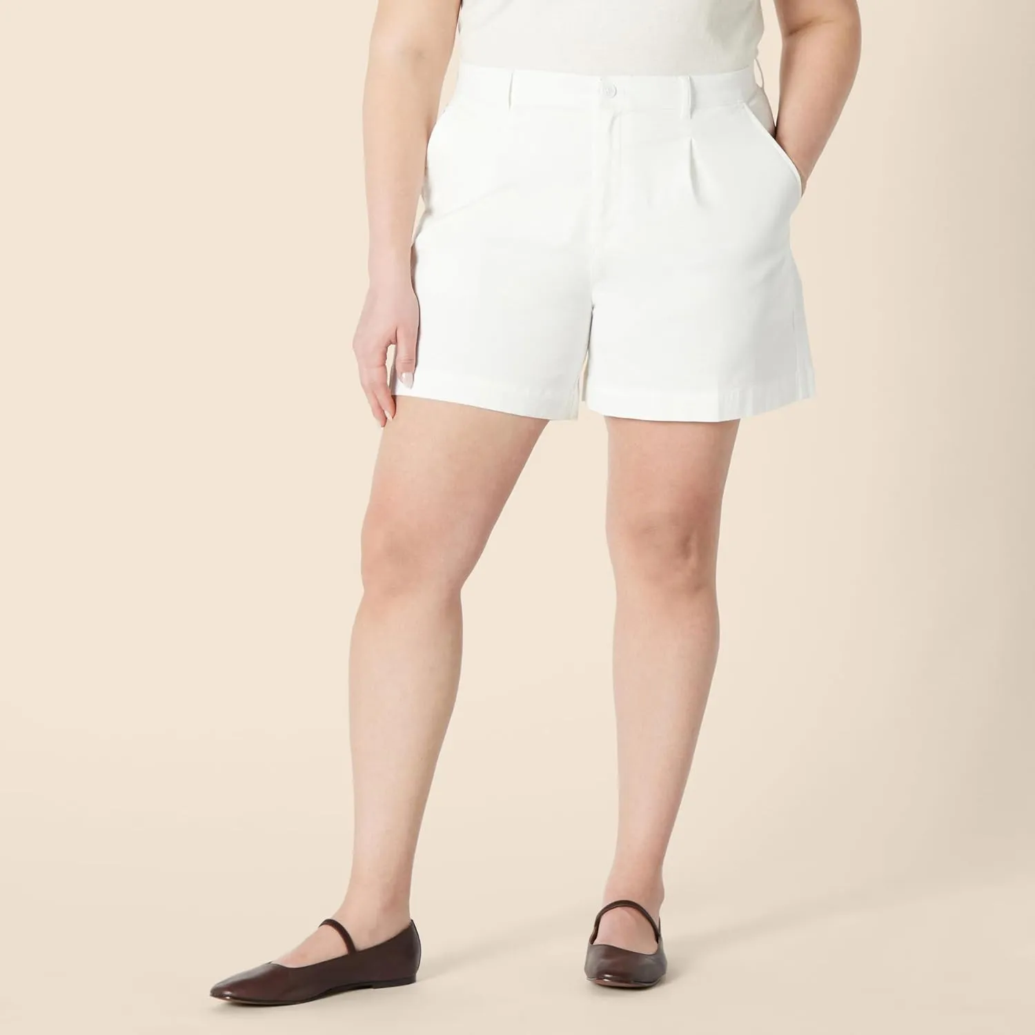 Amazon Essentials Women's High-Rise Relaxed-Fit Elastic Back Short