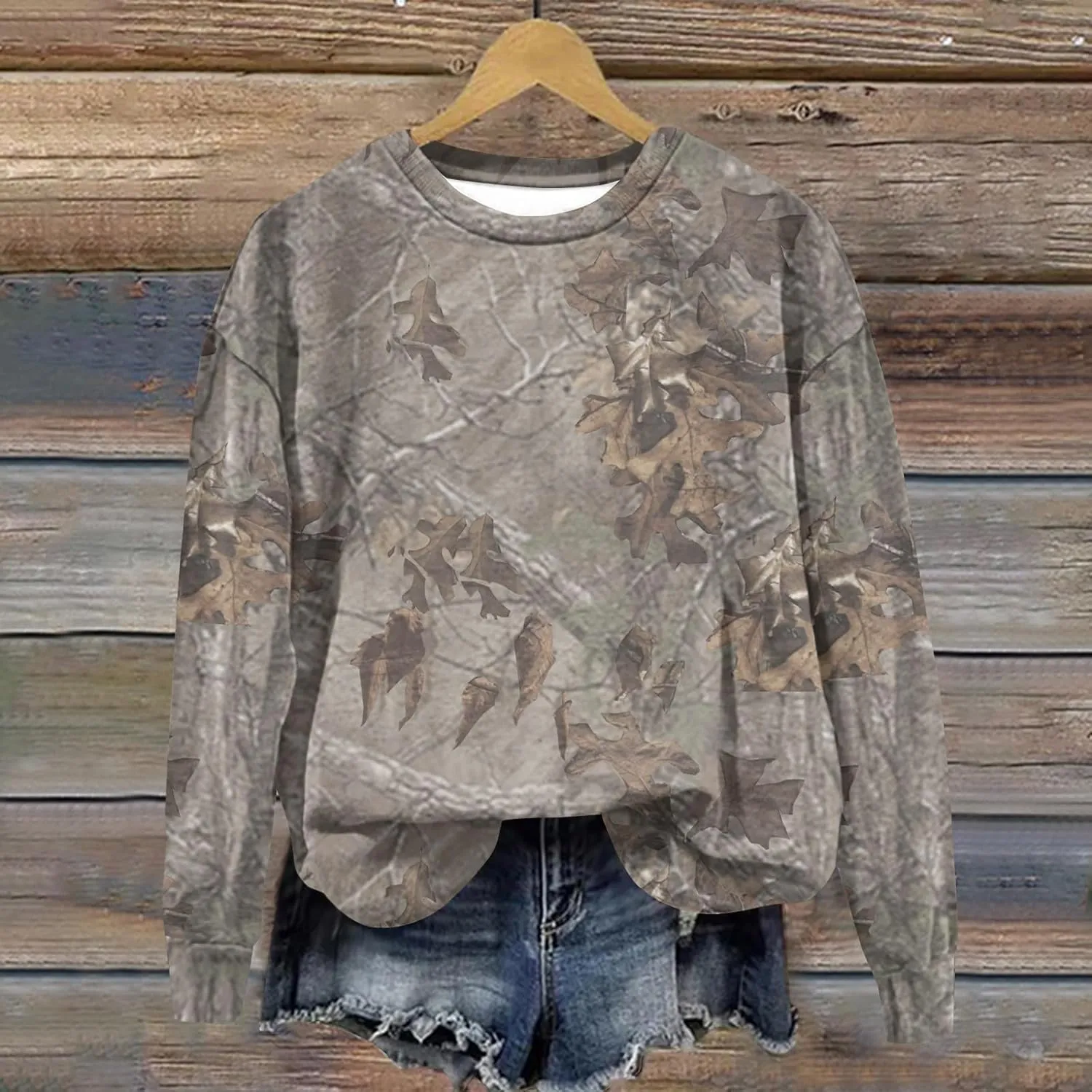 Camo Sweatshirts for Women Maplr Leaf Print Crewneck Sweatshirts Long Sleeve Oversized Pullover Fall Camo Sweater