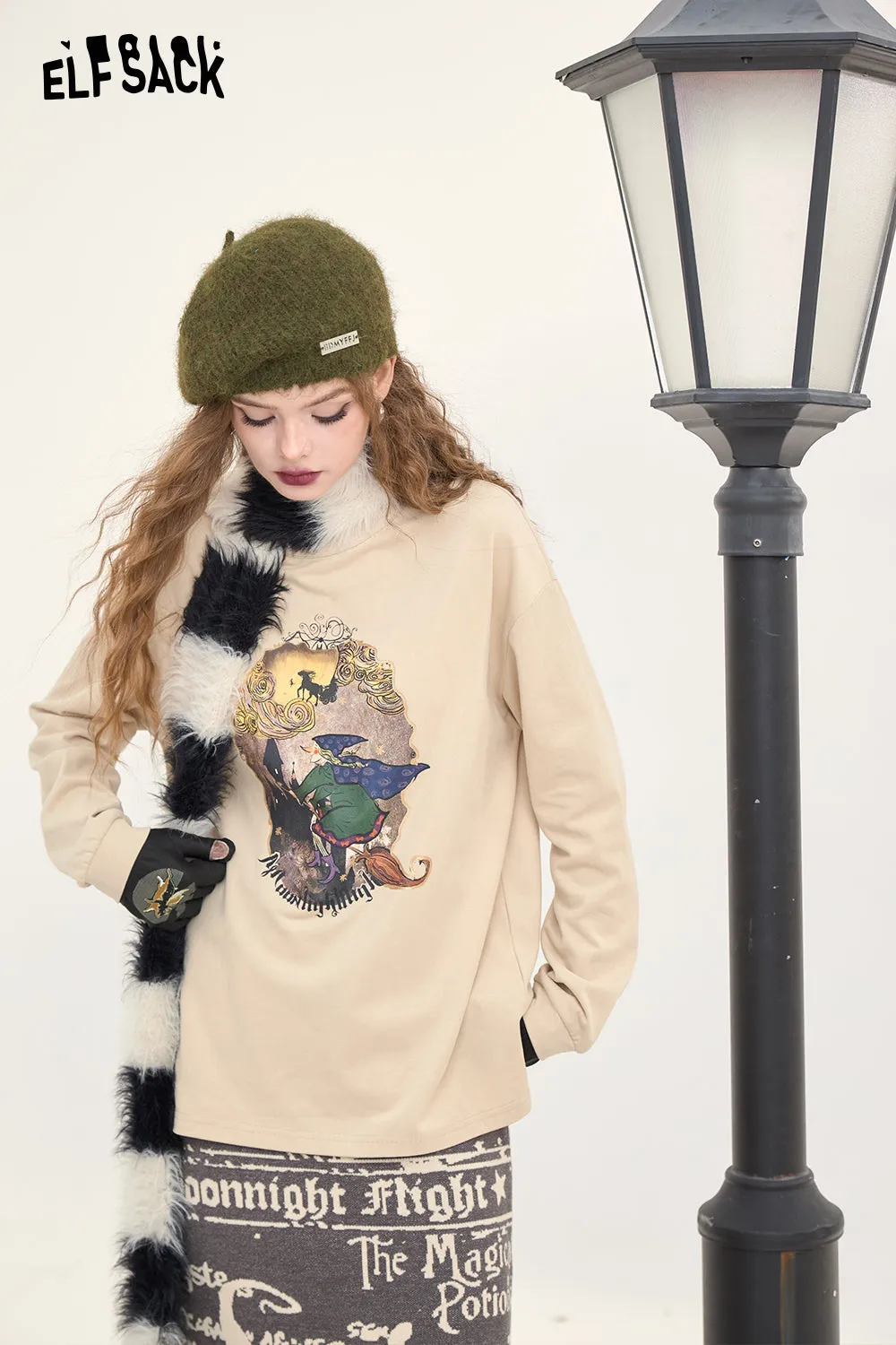 ELFSACK 2024 Winter New Arrivals Long-sleeved T-shirt for women, original witch print, retro, casual, bottoming shirt