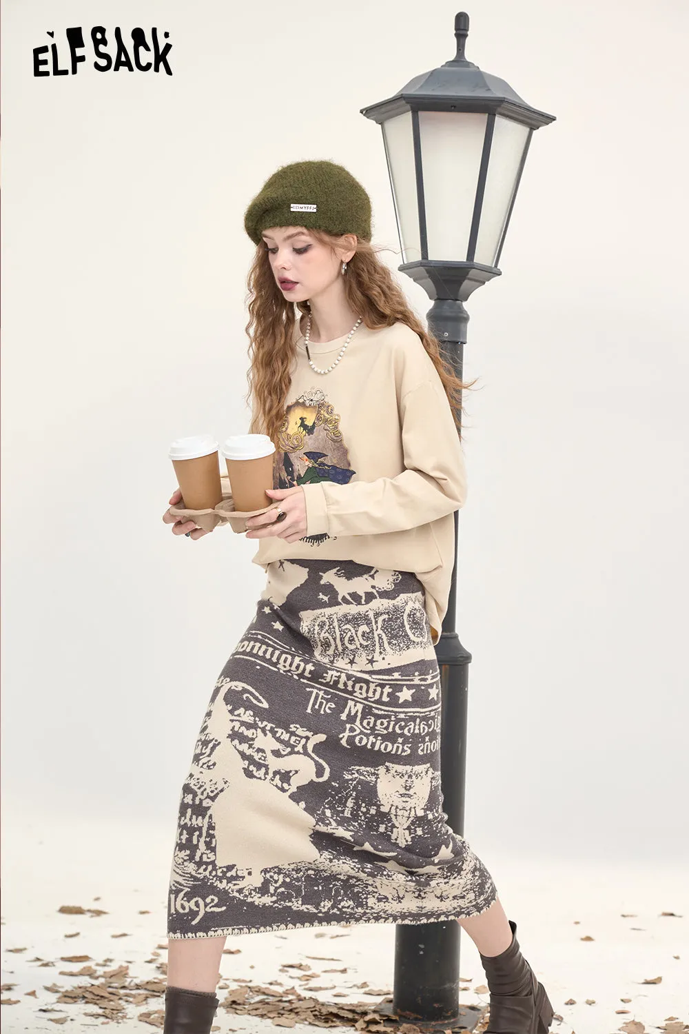 ELFSACK 2024 Winter New Arrivals Long-sleeved T-shirt for women, original witch print, retro, casual, bottoming shirt