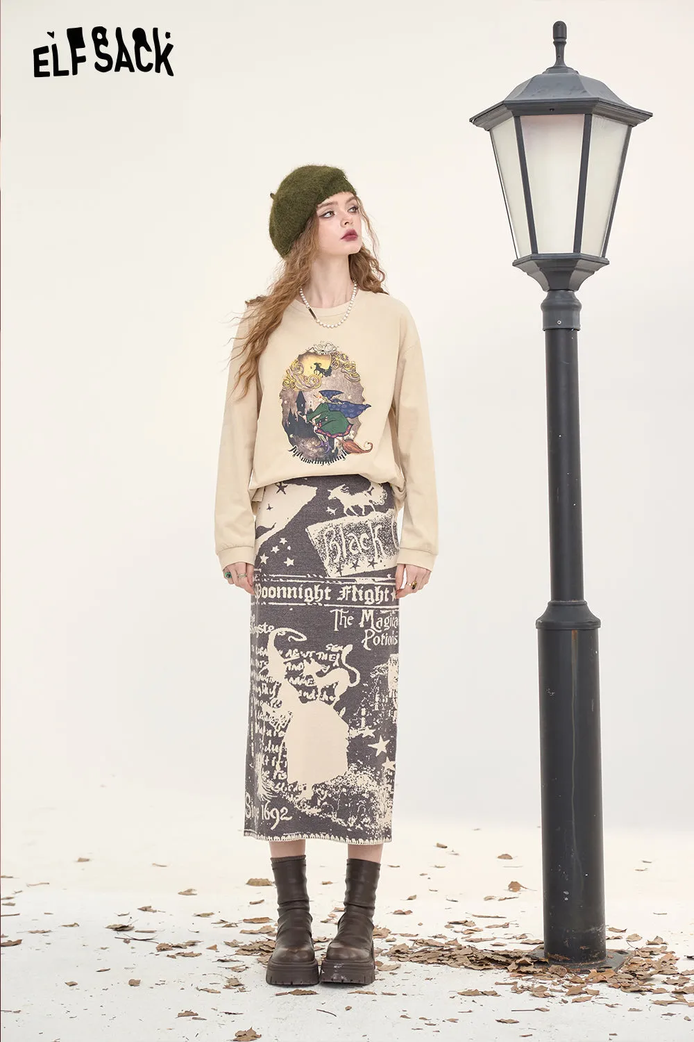 ELFSACK 2024 Winter New Arrivals Long-sleeved T-shirt for women, original witch print, retro, casual, bottoming shirt