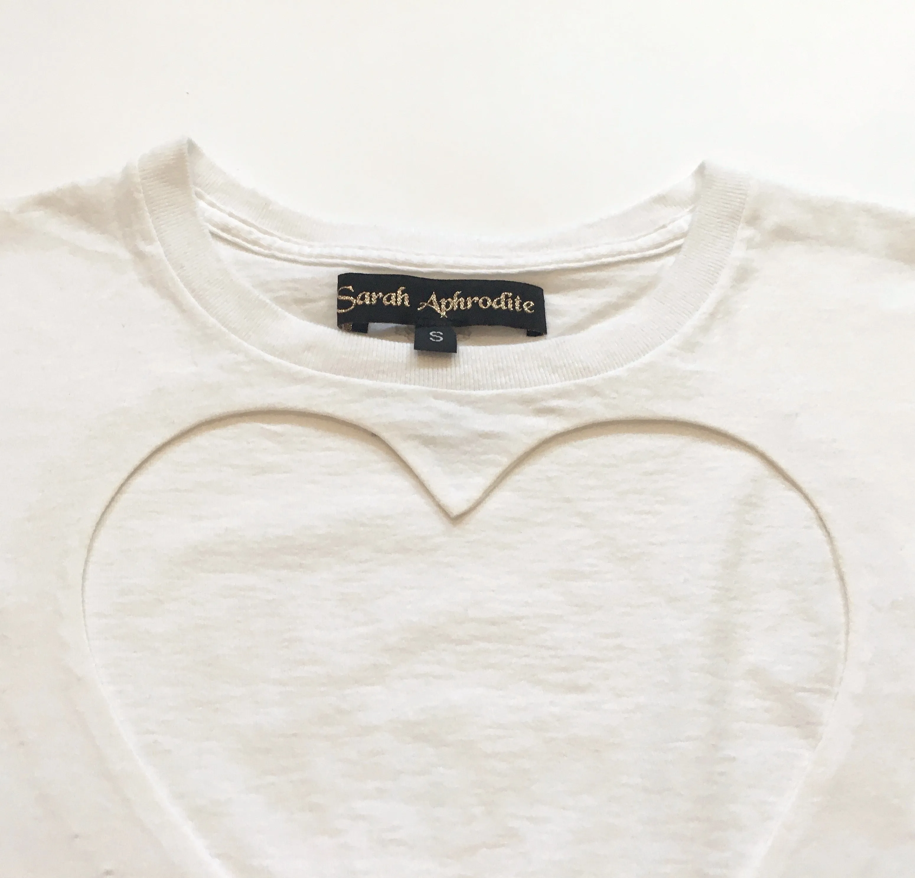 FITTED DOUBLE HEART CUT-OUT TEE