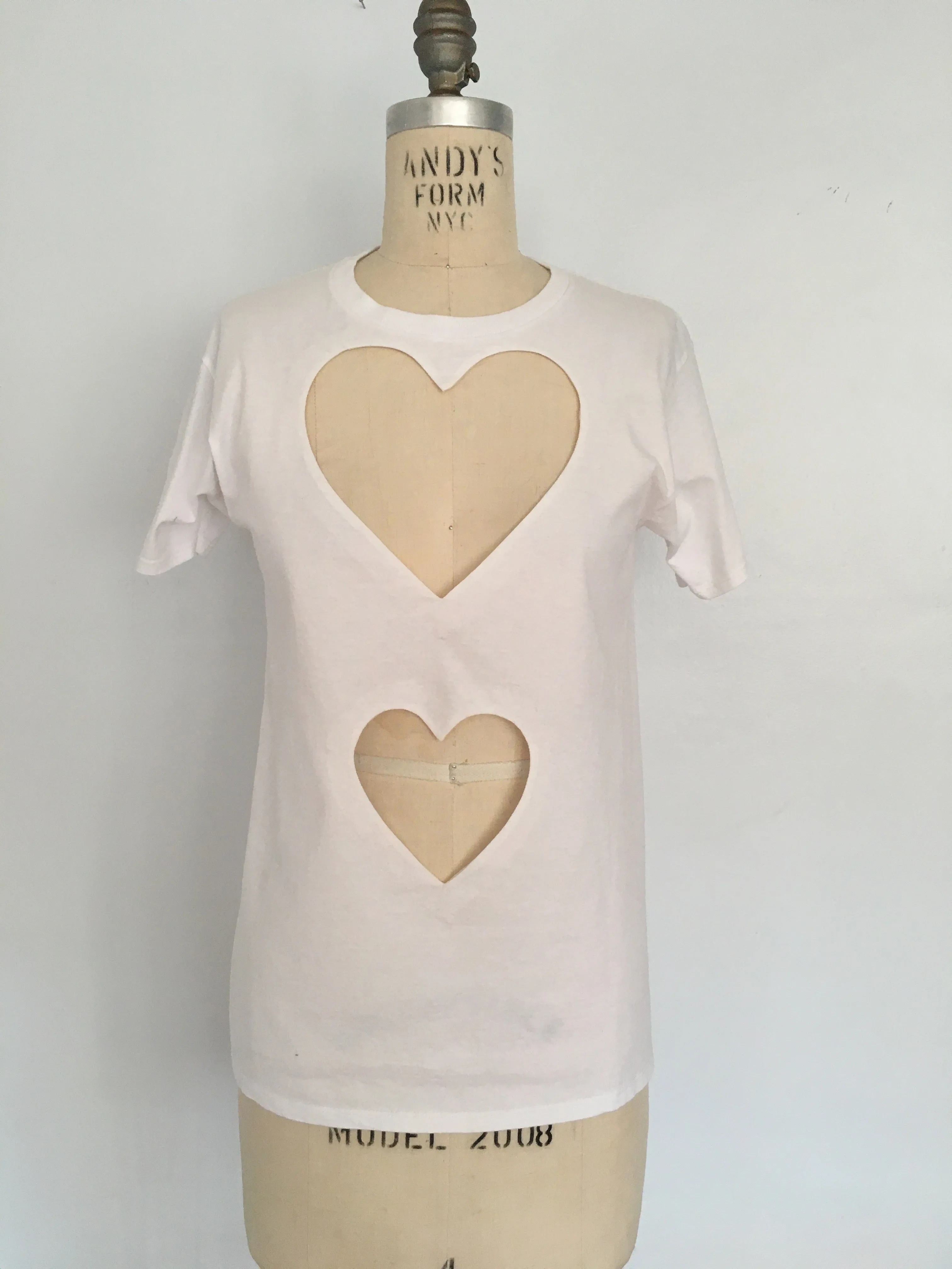 FITTED DOUBLE HEART CUT-OUT TEE