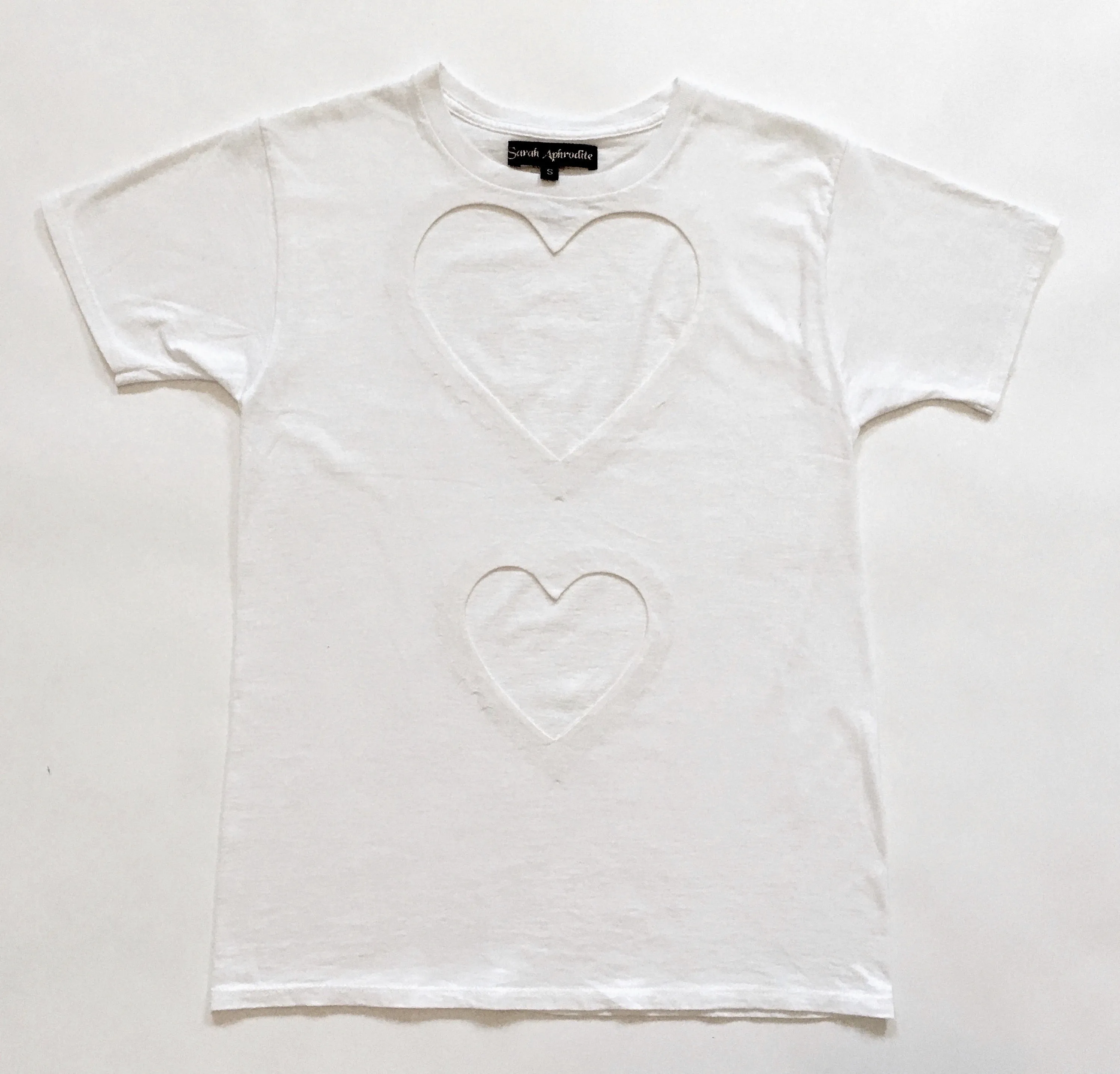 FITTED DOUBLE HEART CUT-OUT TEE