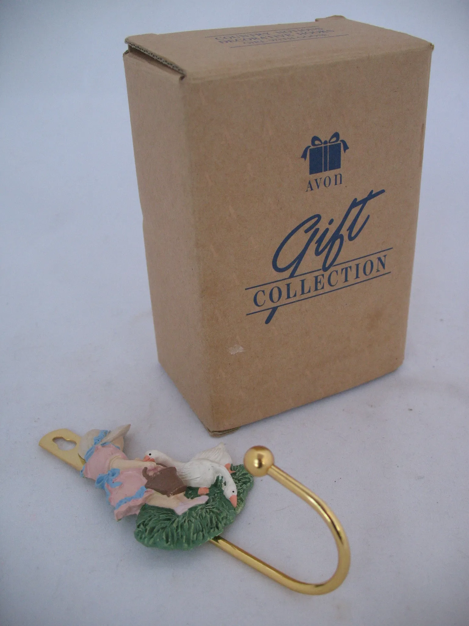 NEW NIB AVON Country Girl Goose WALL HANGER Hanging METAL HOOK HOOKS Towel Pot Holder Kitchen Bed Bath