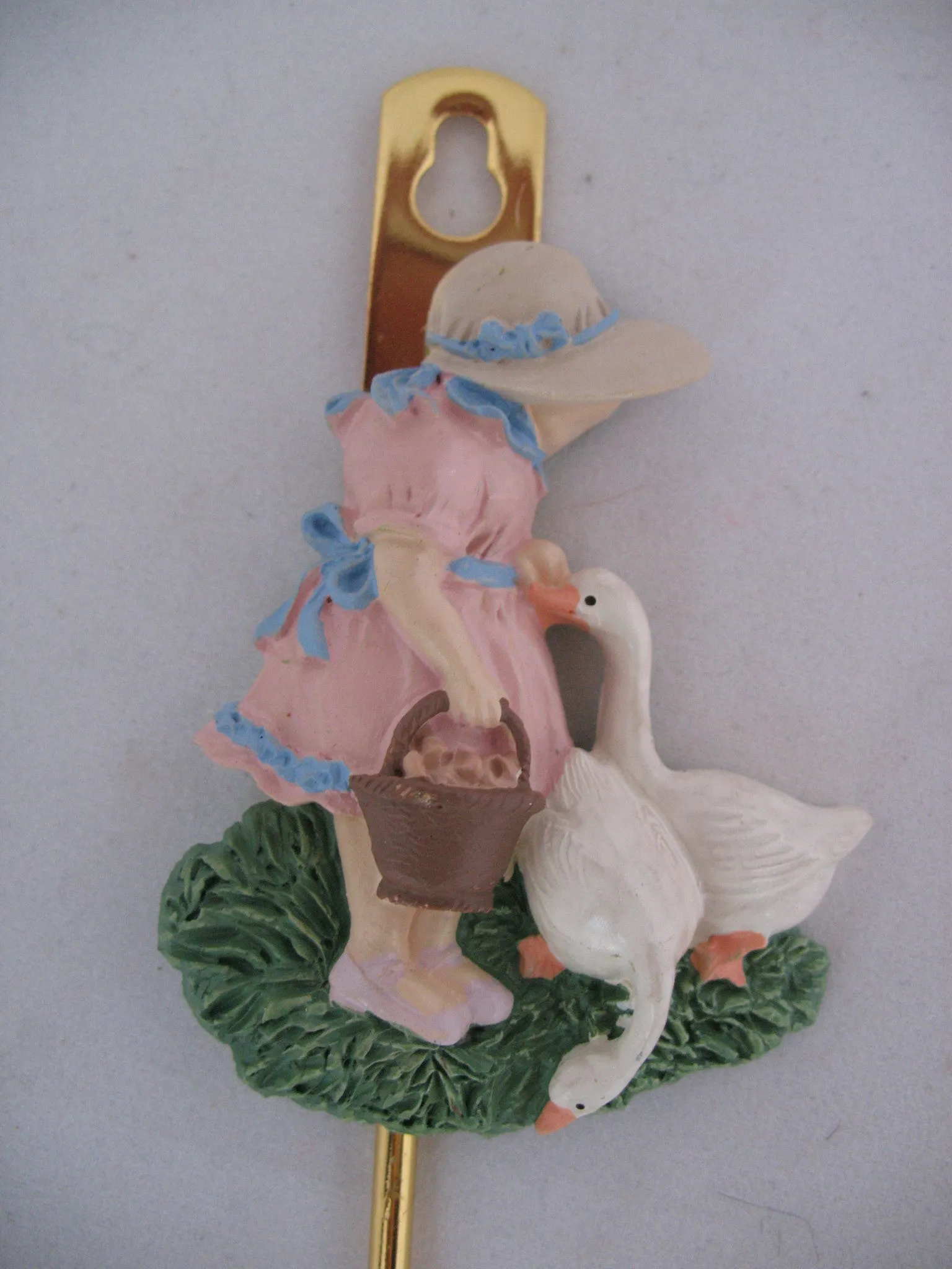 NEW NIB AVON Country Girl Goose WALL HANGER Hanging METAL HOOK HOOKS Towel Pot Holder Kitchen Bed Bath