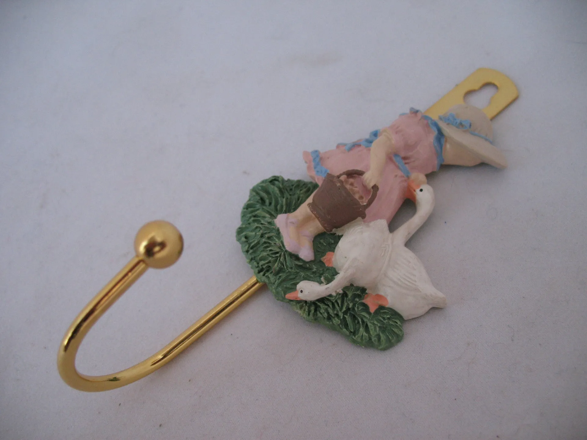 NEW NIB AVON Country Girl Goose WALL HANGER Hanging METAL HOOK HOOKS Towel Pot Holder Kitchen Bed Bath