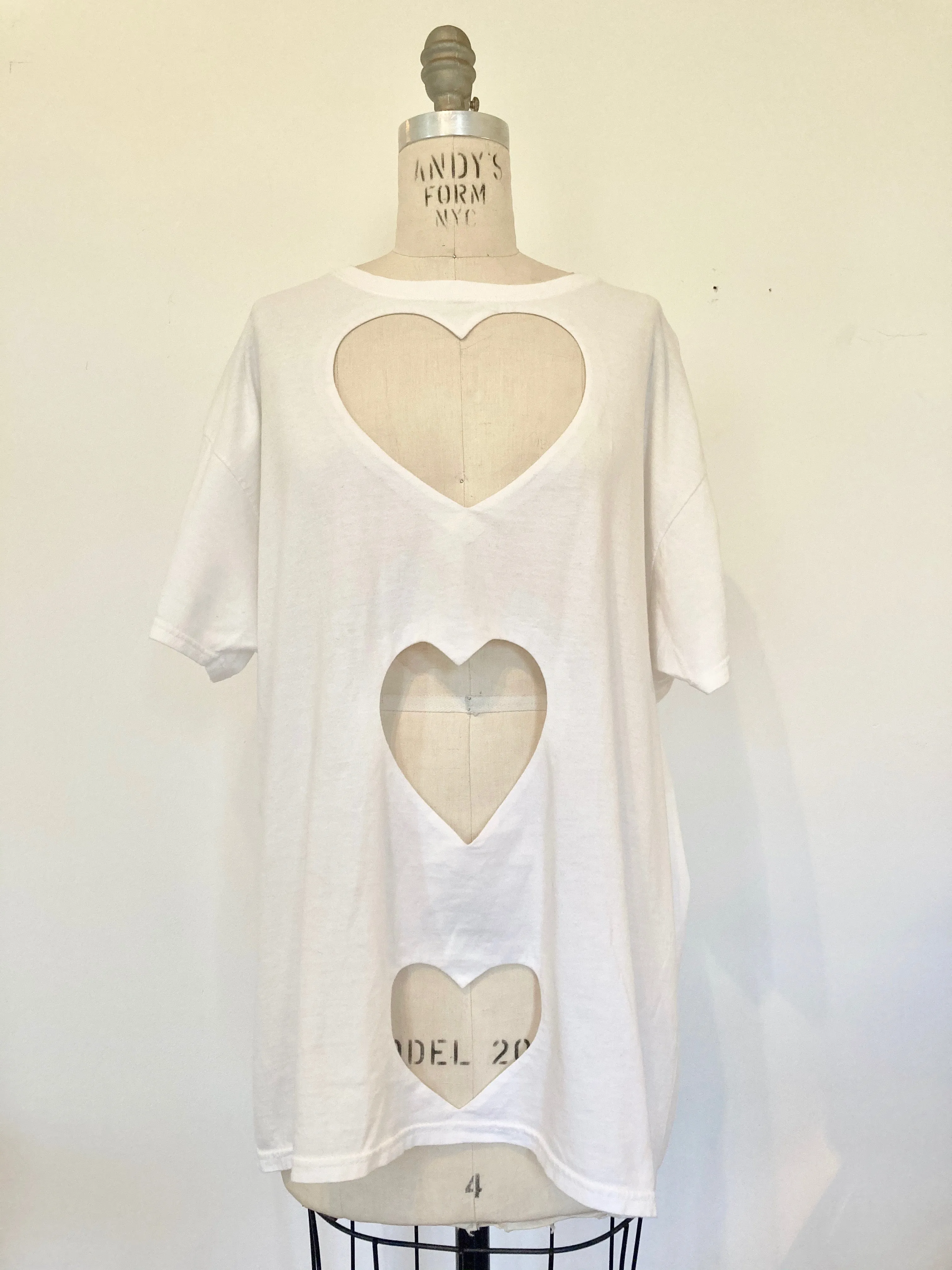 OVERSIZED TRIPLE HEART CUT-OUT TEE