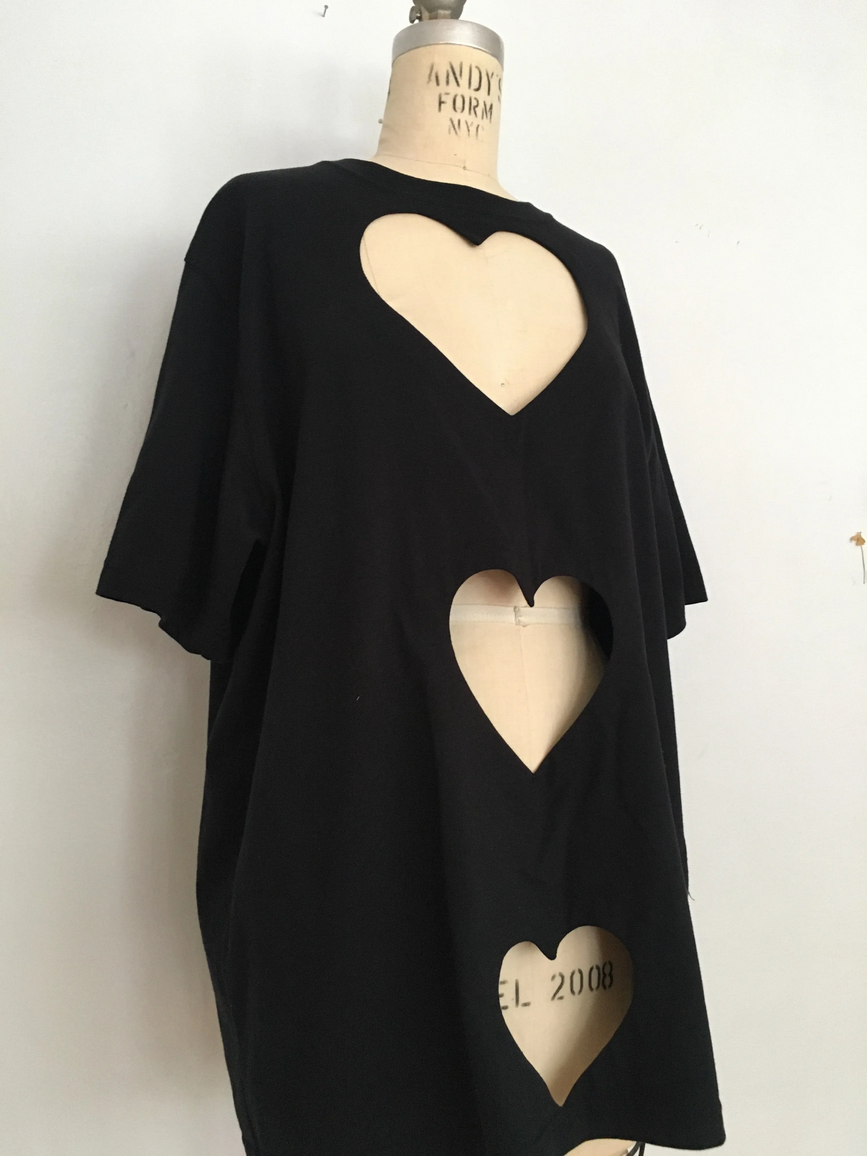 OVERSIZED TRIPLE HEART CUT-OUT TEE