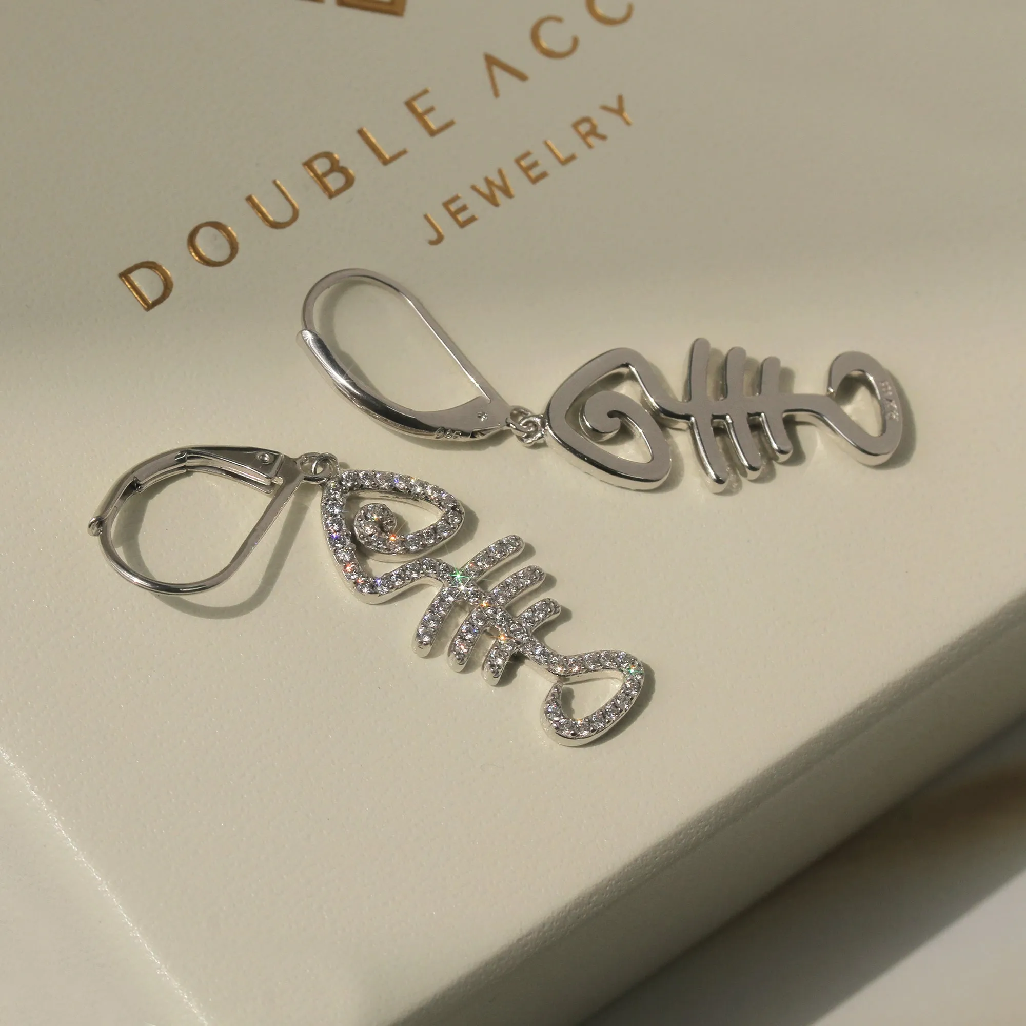 Platinum Gleam Fishbone Ensemble: A Dazzling Earring & Necklace Set