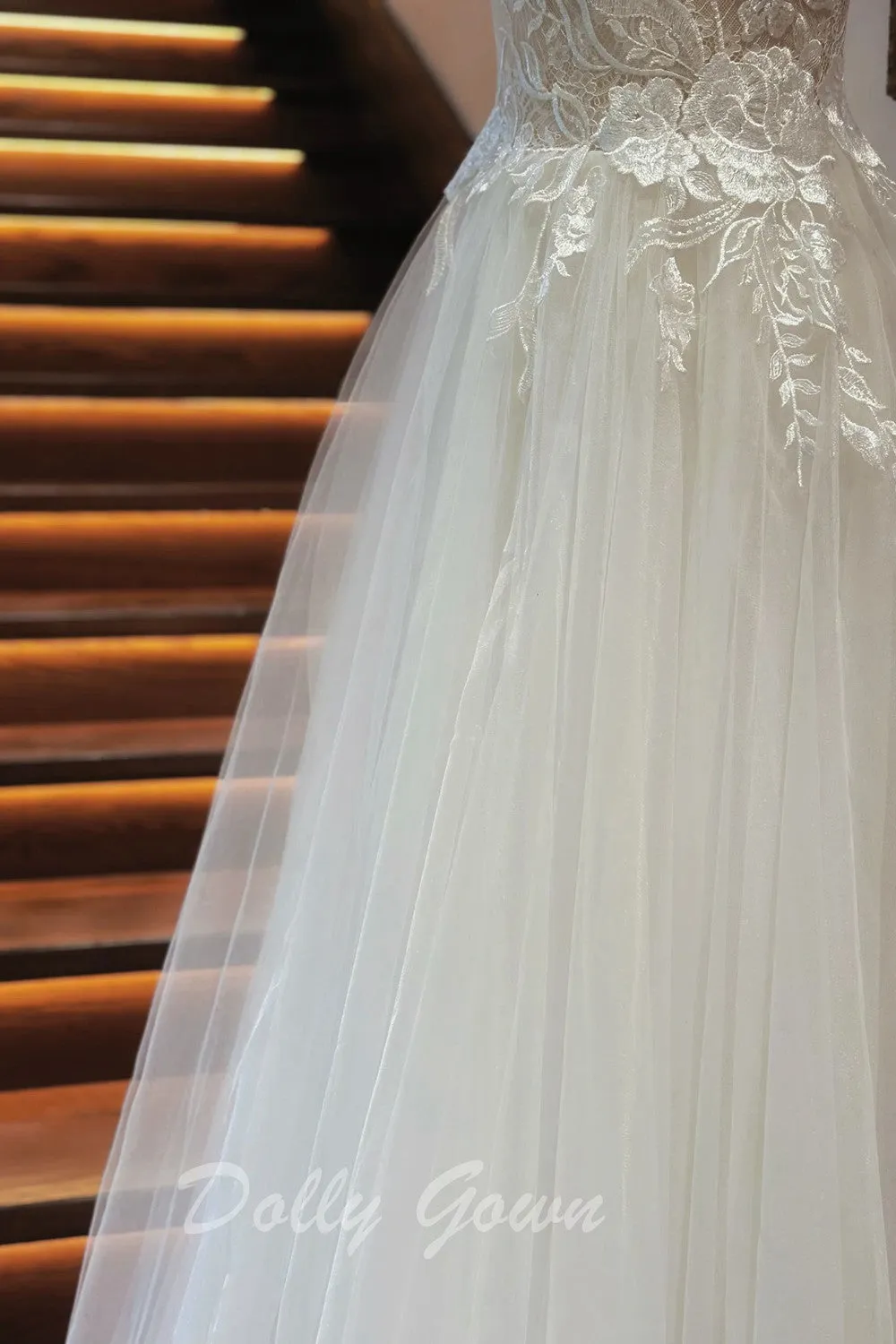 Romantic Boat Neck Sheer Lace Top A-line Tulle Wedding Dress