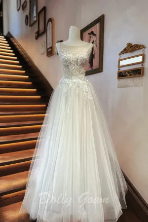 Romantic Boat Neck Sheer Lace Top A-line Tulle Wedding Dress