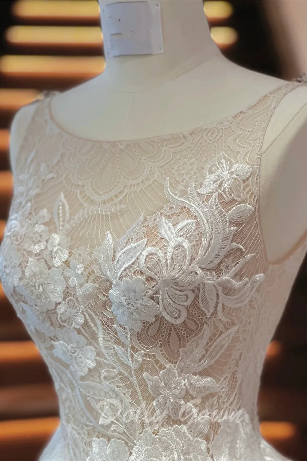 Romantic Boat Neck Sheer Lace Top A-line Tulle Wedding Dress