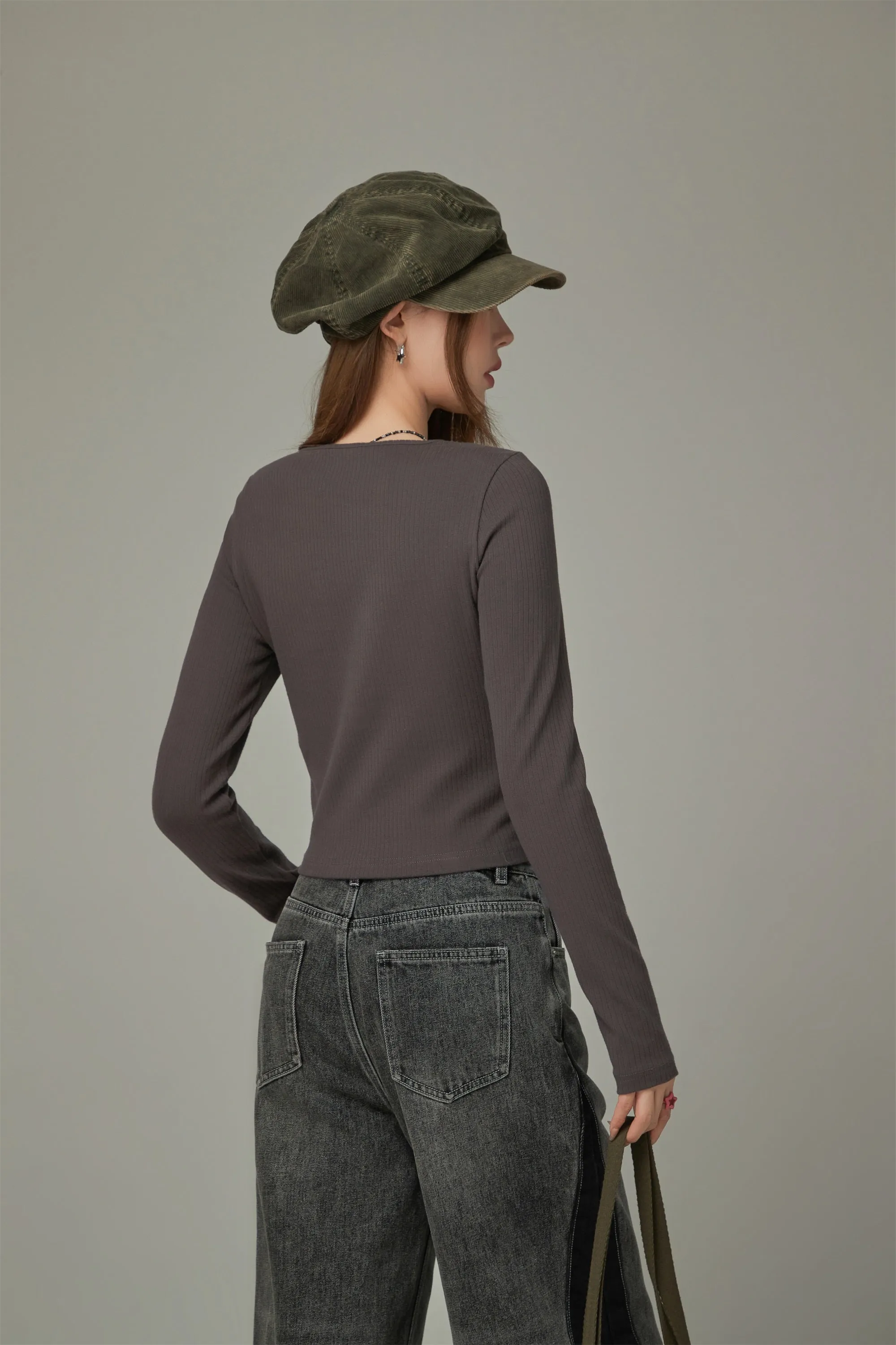 Slit Cut Hem Slim T-Shirt