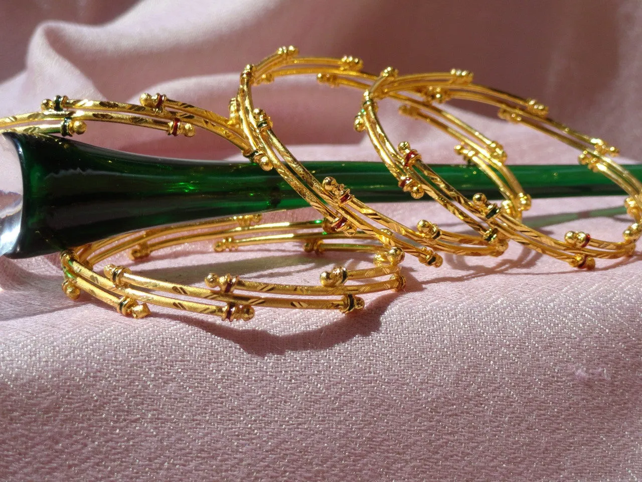 Spiral Bangles- Set of four.  Indian Jewelry. Handmade bracelet Minakari. Ethnic Indian bangles. Red & green minakari bracelets. From Artikrti.
