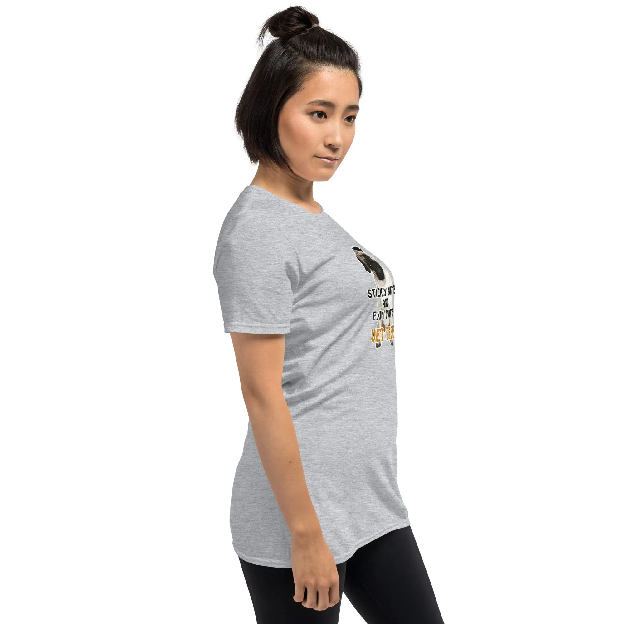Stickin' butts and fixin' mutts vet tech Unisex T-shirt