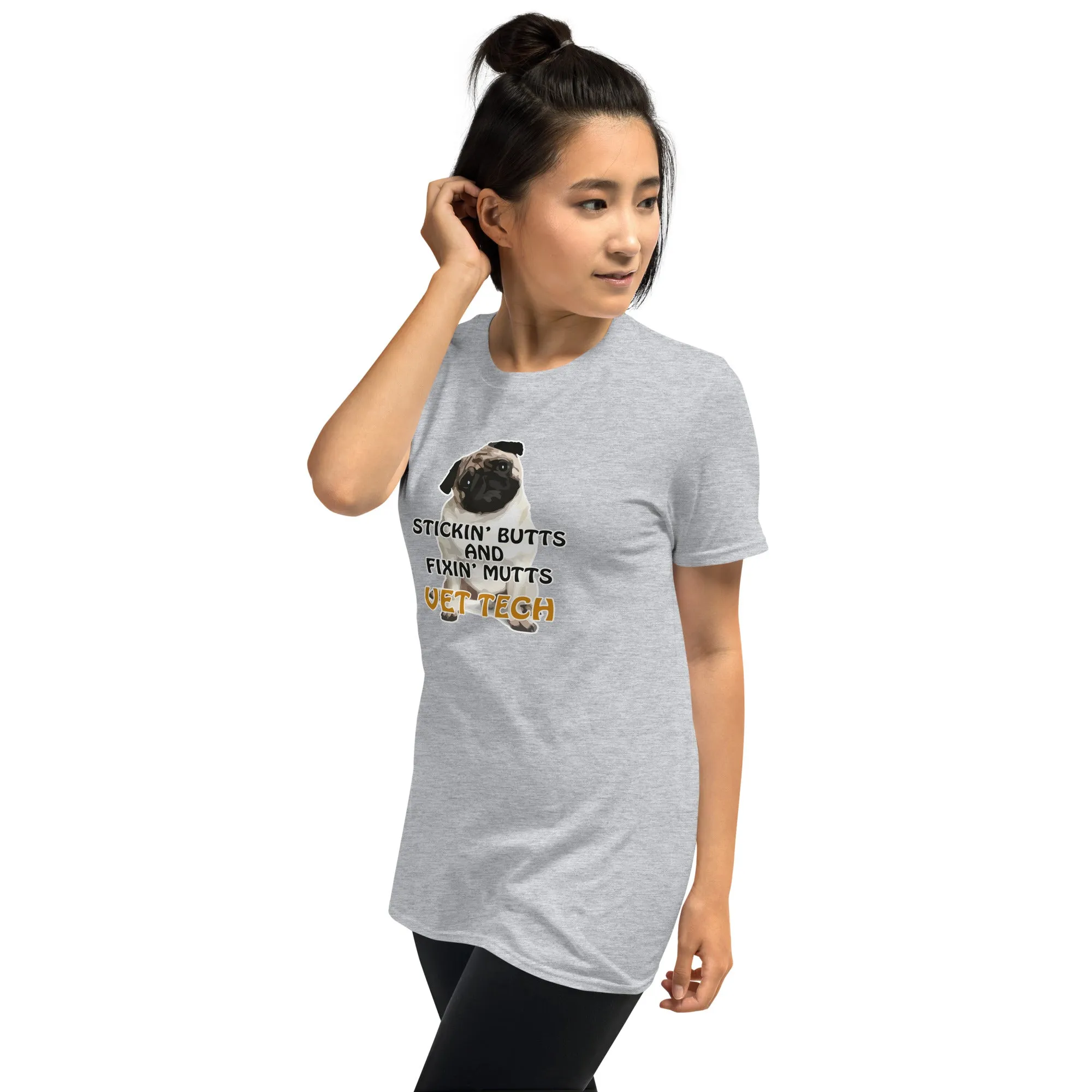 Stickin' butts and fixin' mutts vet tech Unisex T-shirt