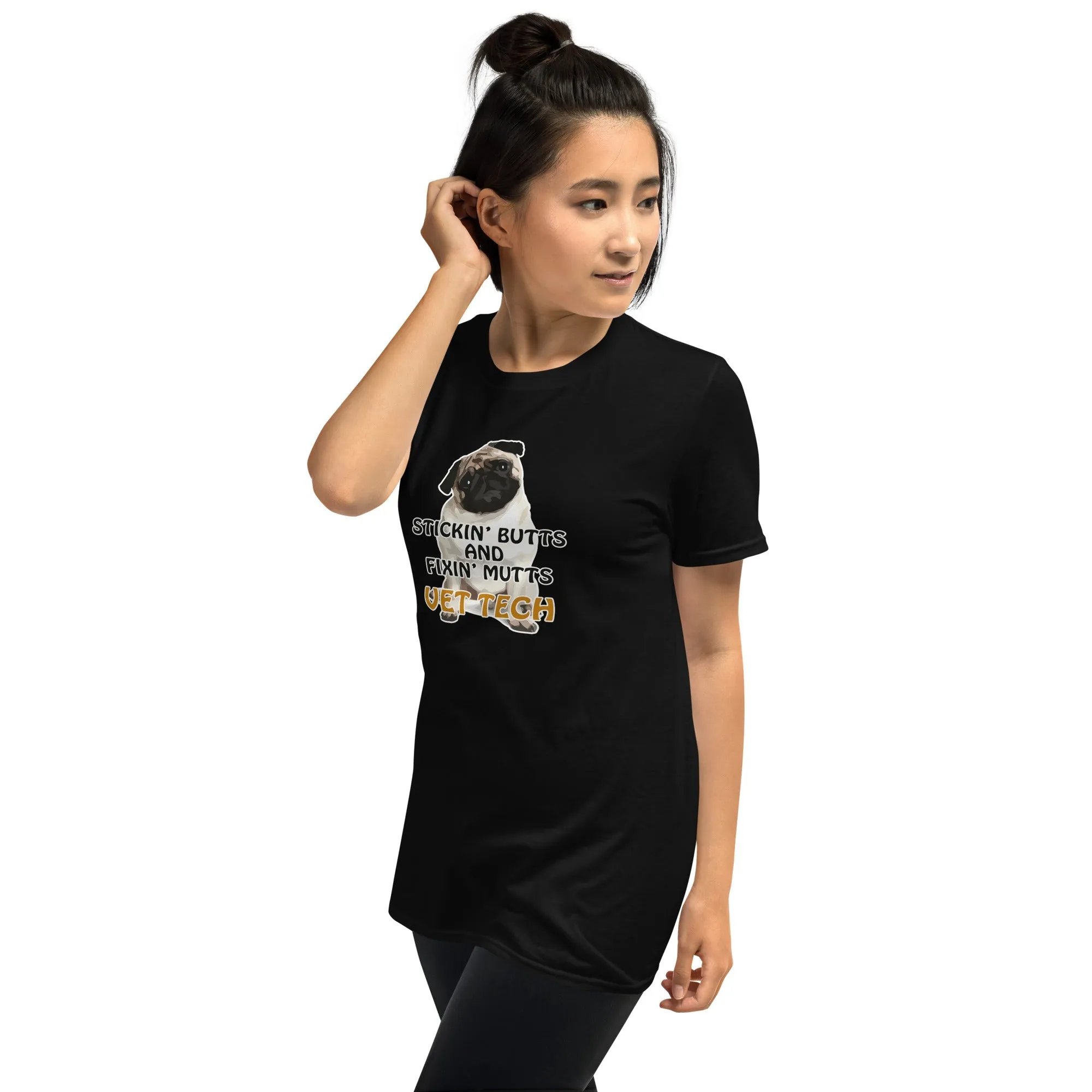 Stickin' butts and fixin' mutts vet tech Unisex T-shirt