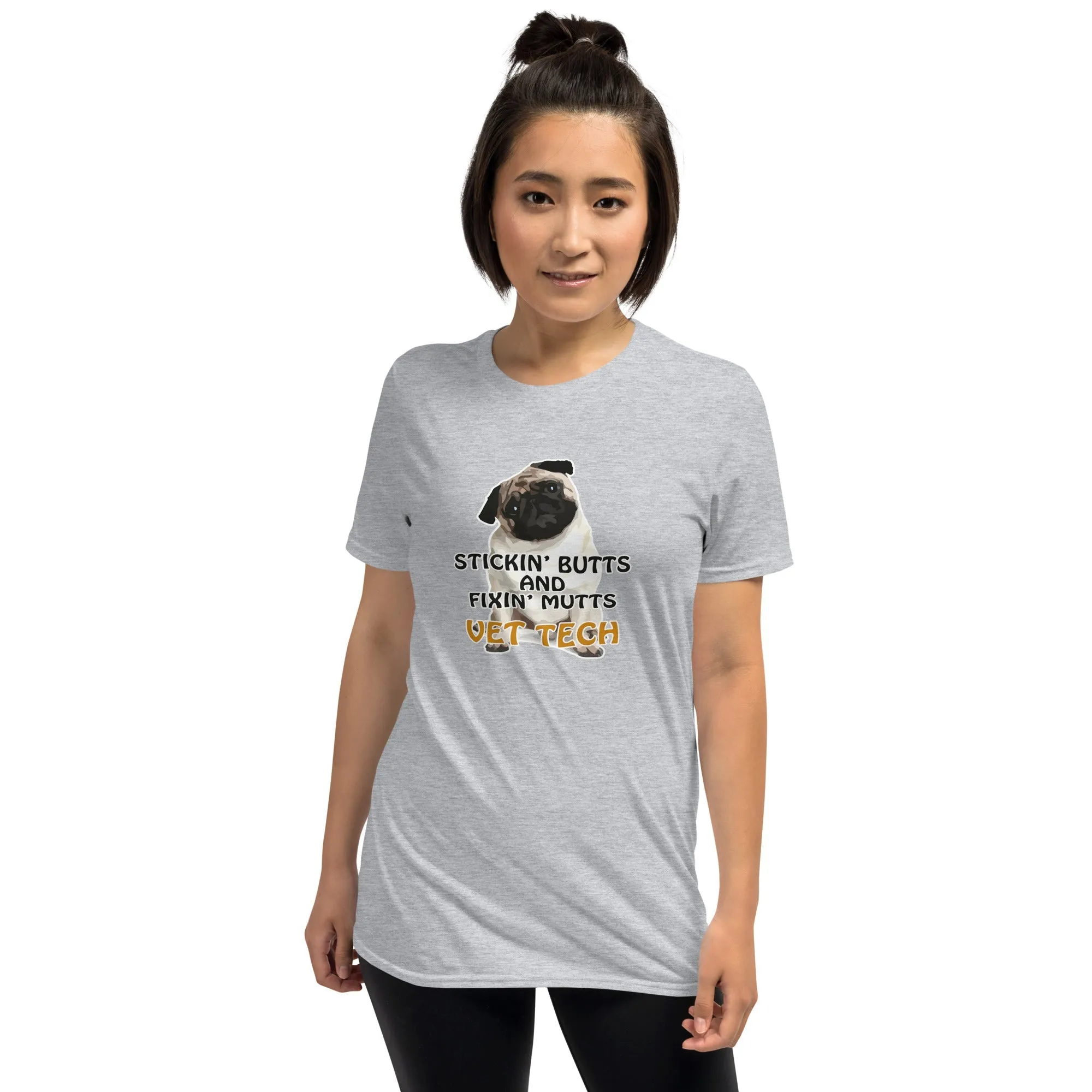 Stickin' butts and fixin' mutts vet tech Unisex T-shirt