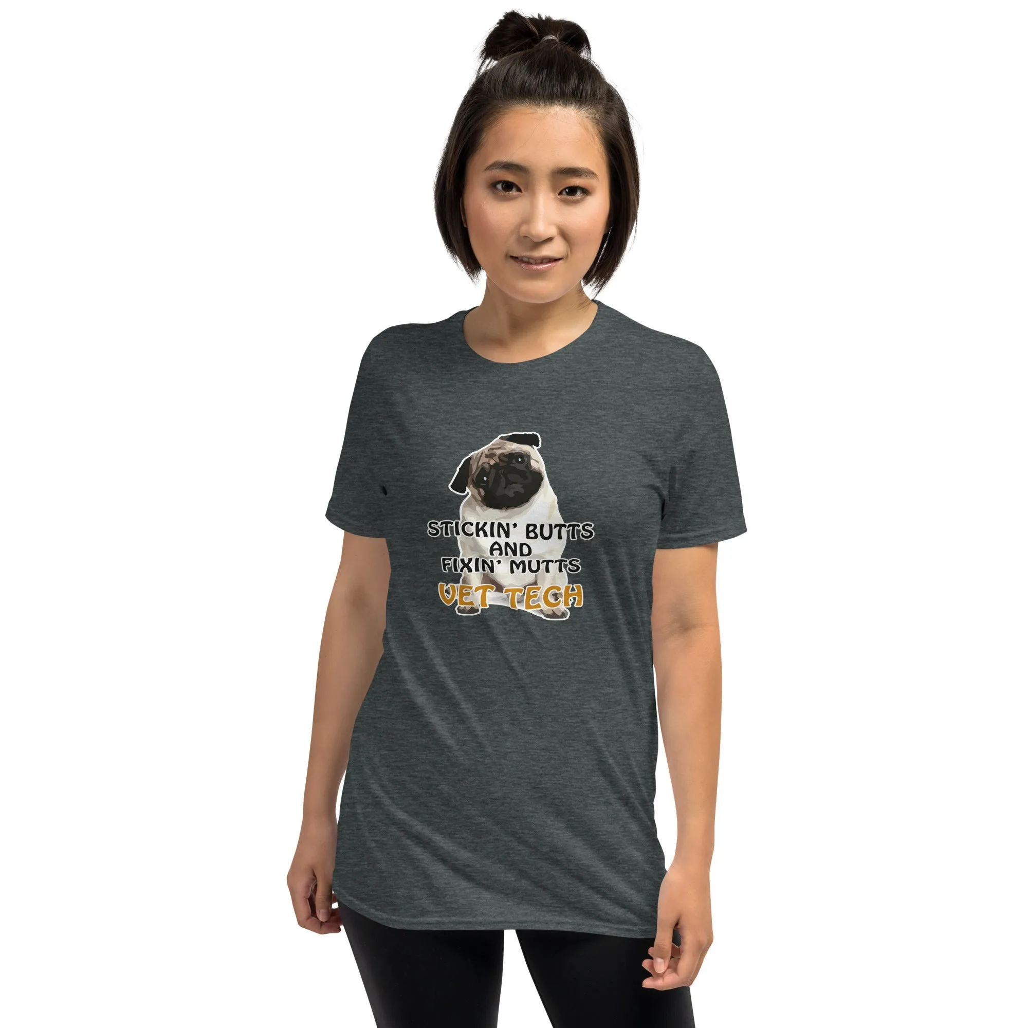Stickin' butts and fixin' mutts vet tech Unisex T-shirt