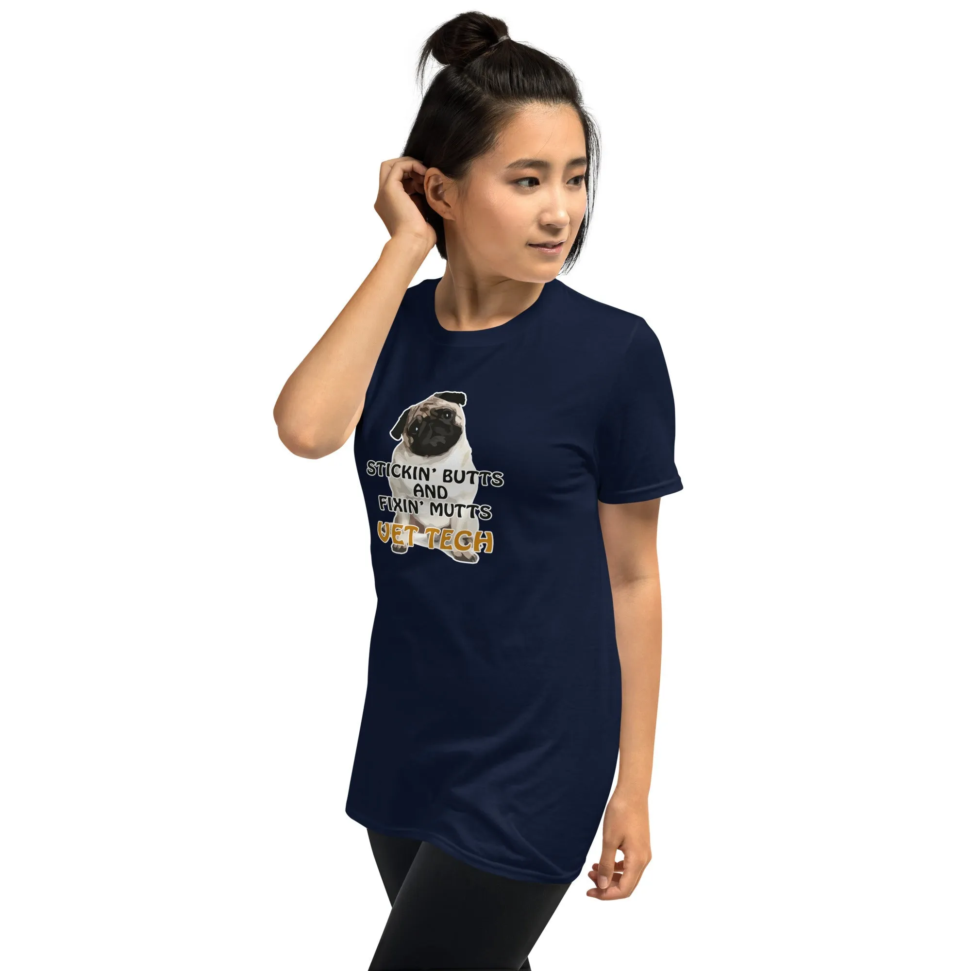 Stickin' butts and fixin' mutts vet tech Unisex T-shirt