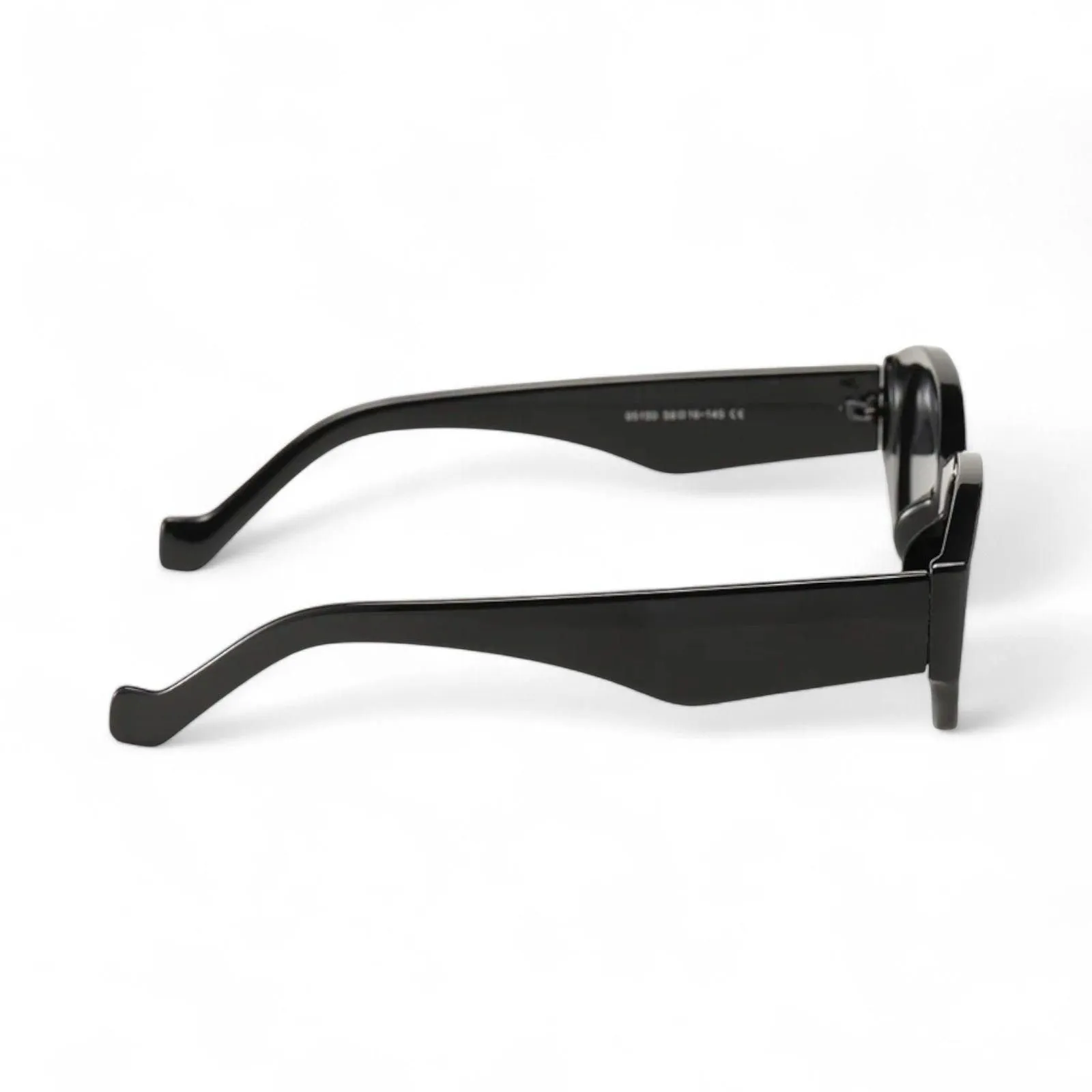 Trendy Oversized Womens Sunglasses for Stylish Summer Adventures