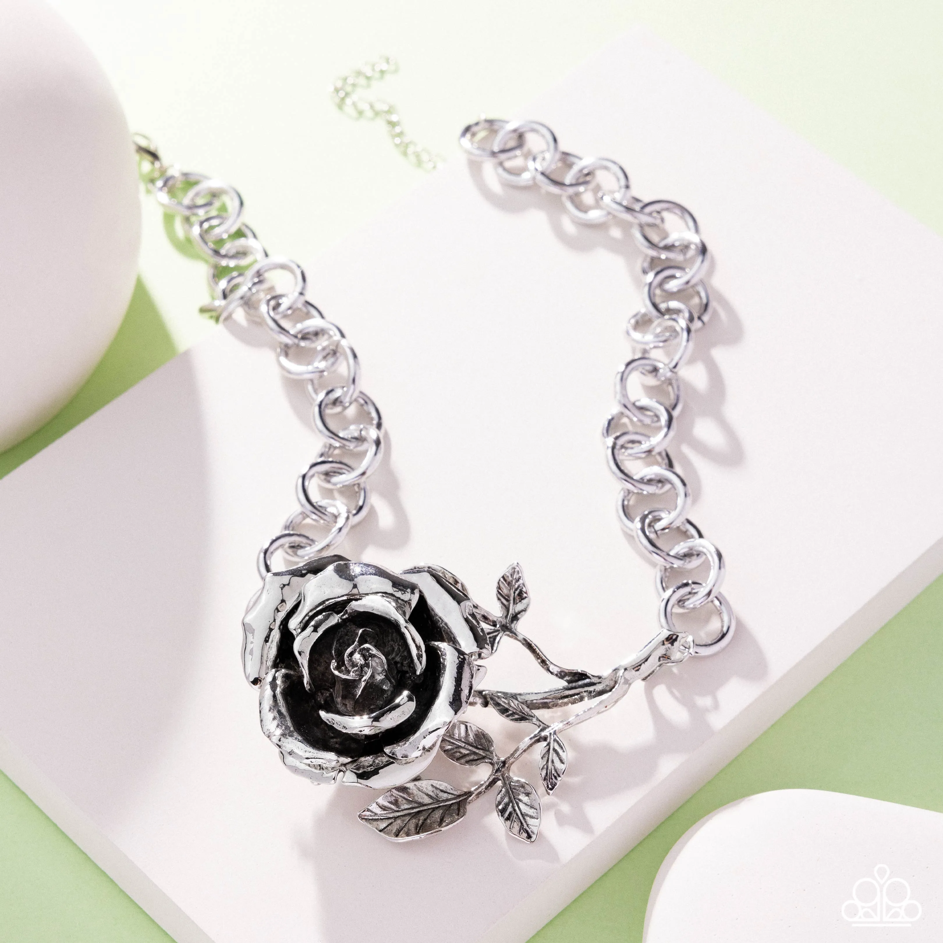 Whimsical Appearance - Silver -EMP 25 W1