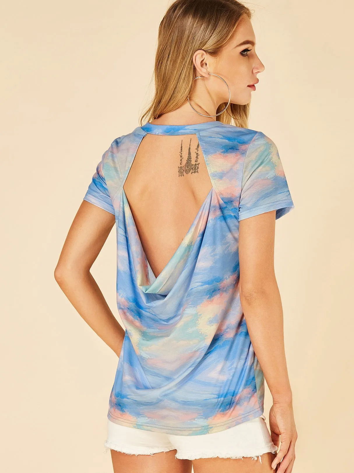Wholesale Round Neck Fantasy Colour Backless Cut Out Short Sleeve Blue T-Shirts