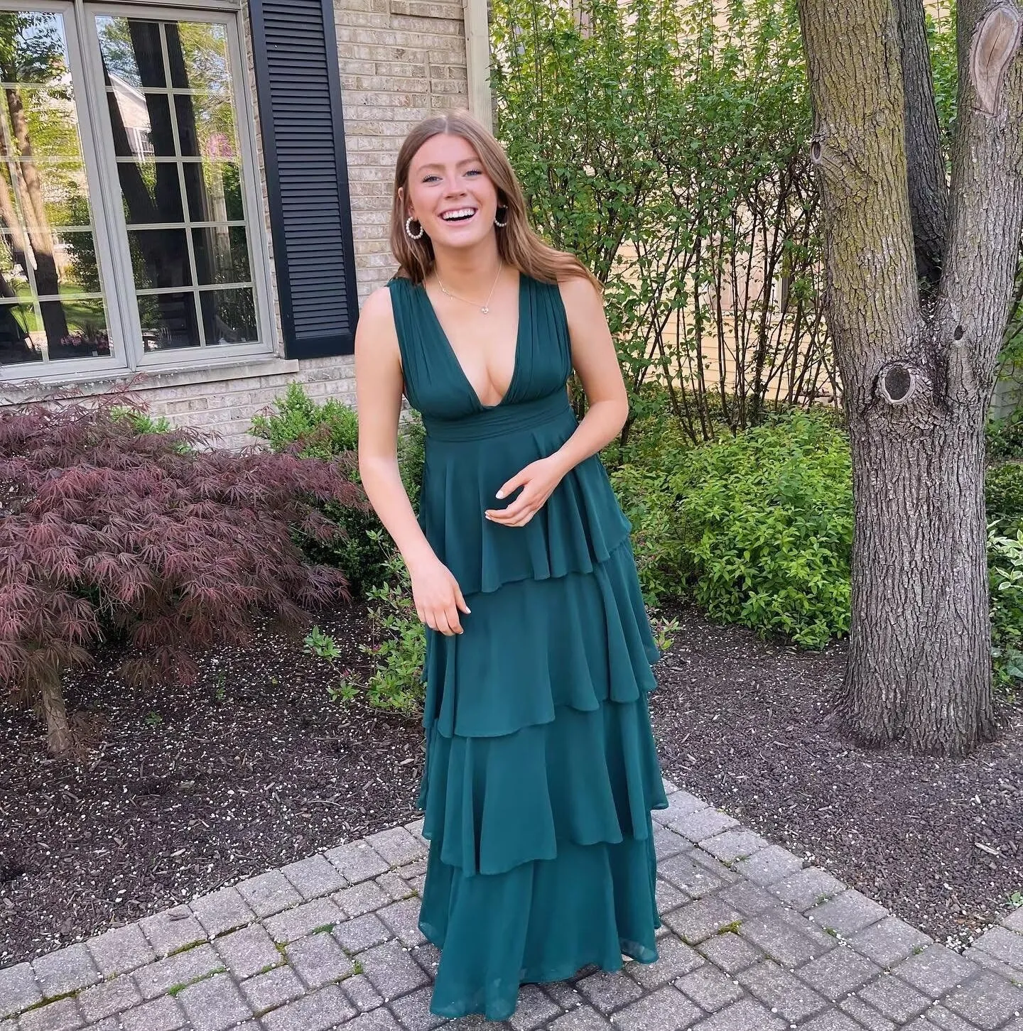 yinyyinhs V Neck Chiffon Bridesmaid Dresses for Women 2025 Long Tiered A-Line Ruffles Formal Evening Party Dress