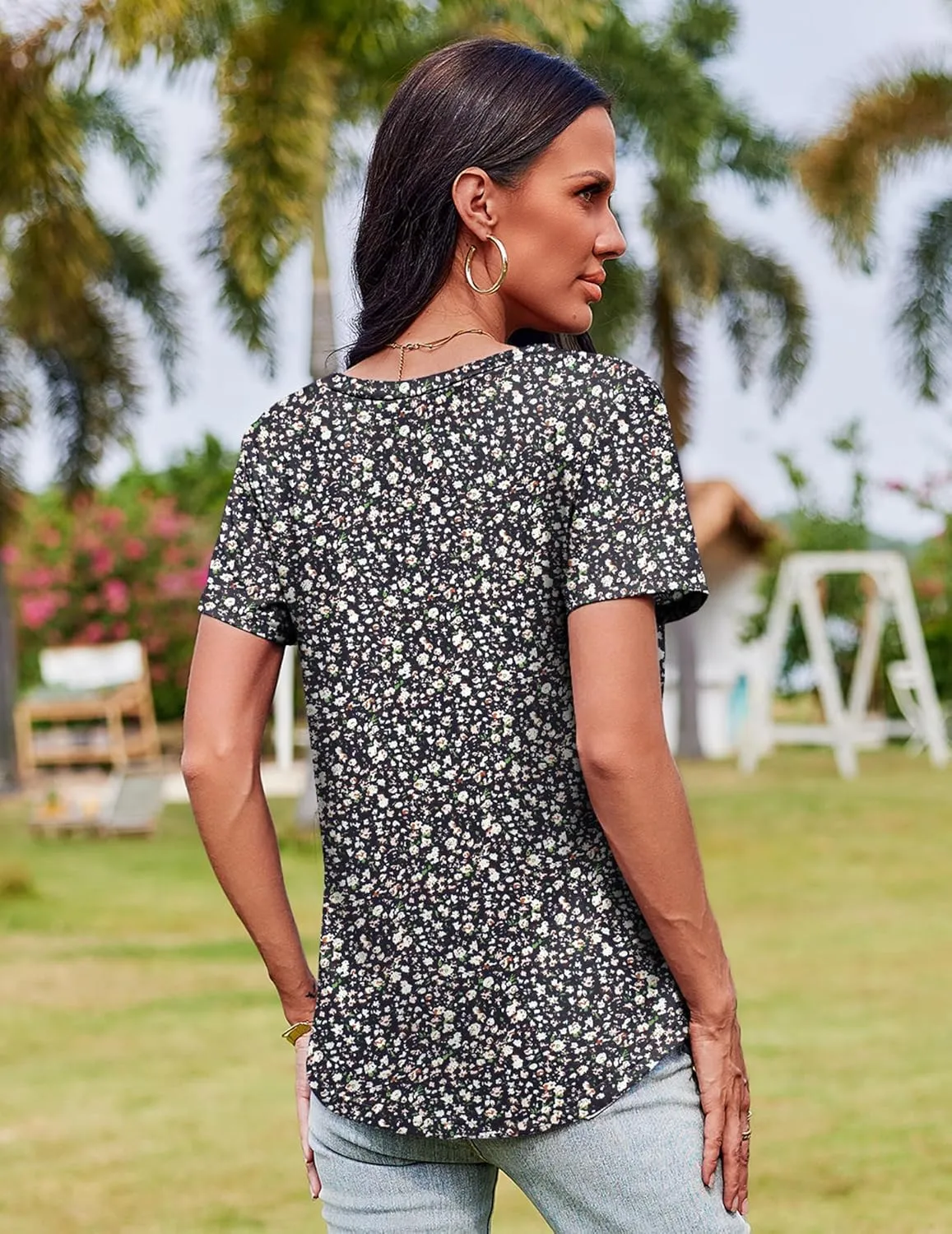Zeagoo Womens Casual T Shirts for Summer 2025 Short Sleeve Crewneck Tunic Shirts Floral Print Tops Pleated Dressy Blouse